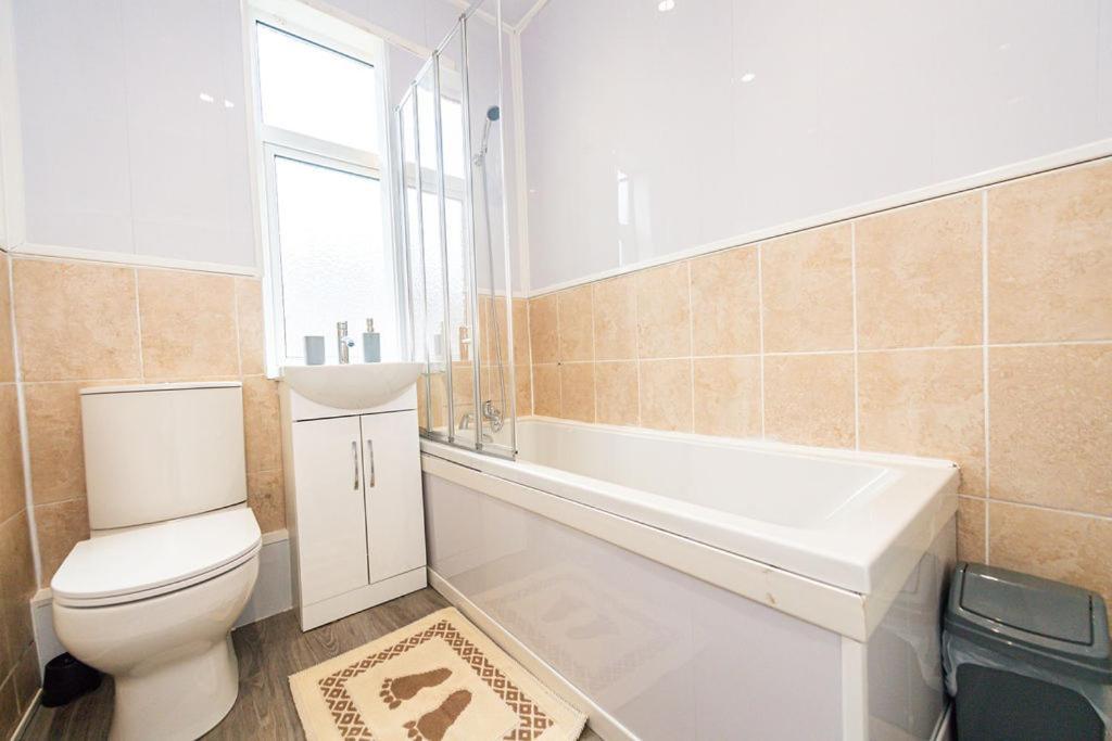 Room In Anfield Liverpool Exterior foto